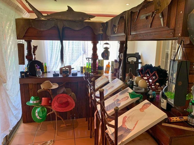 Spacious and Stylish Family Home - Photo 9