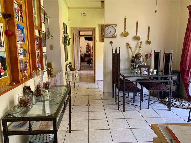 Spacious and Stylish Family Home - Photo 10