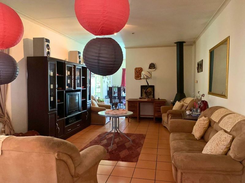 Spacious and Stylish Family Home - Photo 8