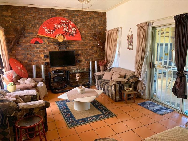 Spacious and Stylish Family Home - Photo 7