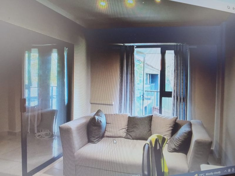 Lock up and go, in a very good and secure neibourhood - Photo 3