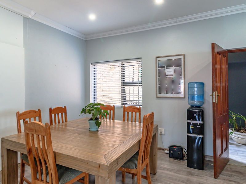 Modern Family Home in Lakeside Village with separate Cottage and Pool! - Photo 4