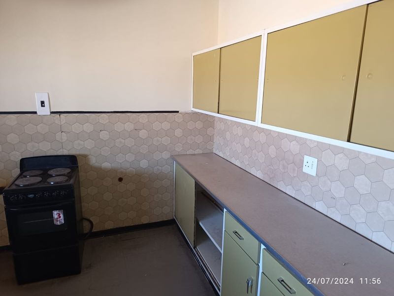 2 Bedroom Apartment/Flat for sale in Meiringspark - Photo 5