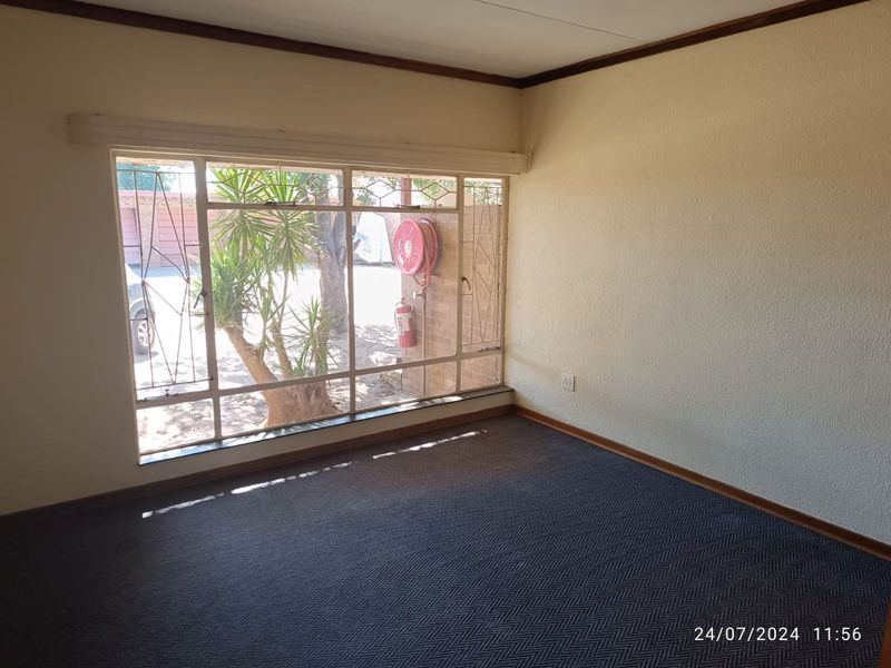 2 Bedroom Apartment/Flat for sale in Meiringspark - Photo 9