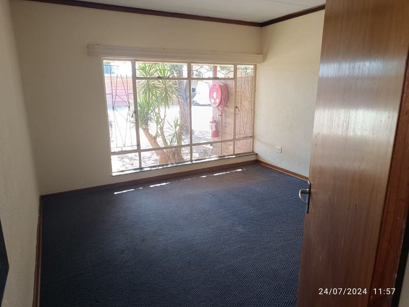 2 Bedroom Apartment/Flat for sale in Meiringspark - Photo 8
