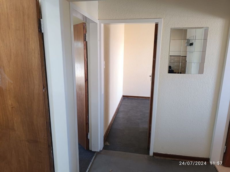 2 Bedroom Apartment/Flat for sale in Meiringspark - Photo 6