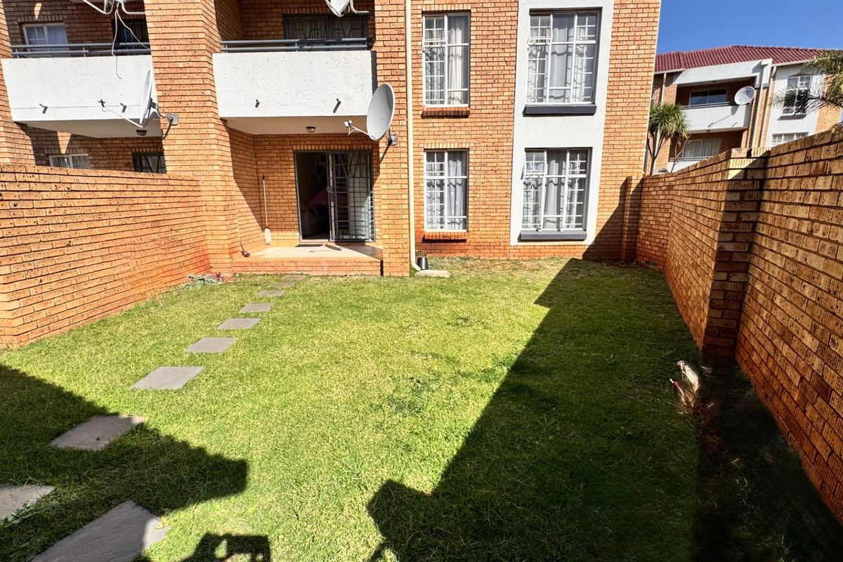 2 Bedroom 1 Bathroom Apartment ground floor!!!! - Photo 2