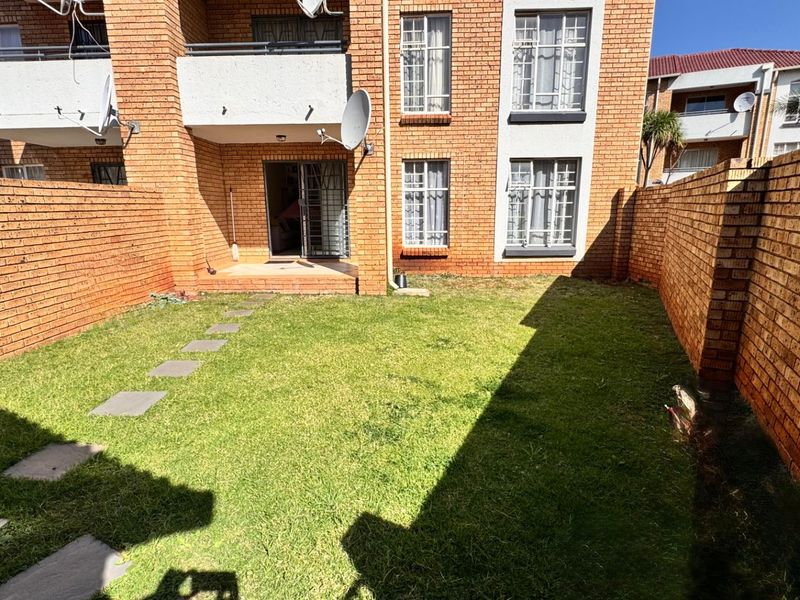 2 Bedroom 1 Bathroom Apartment ground floor!!!! - Photo 2