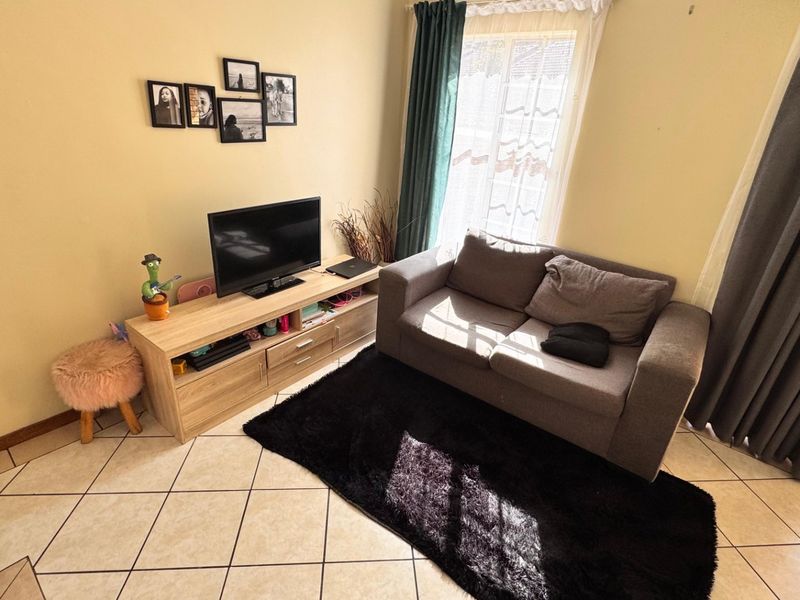 2 Bedroom 1 Bathroom Apartment ground floor!!!! - Photo 4