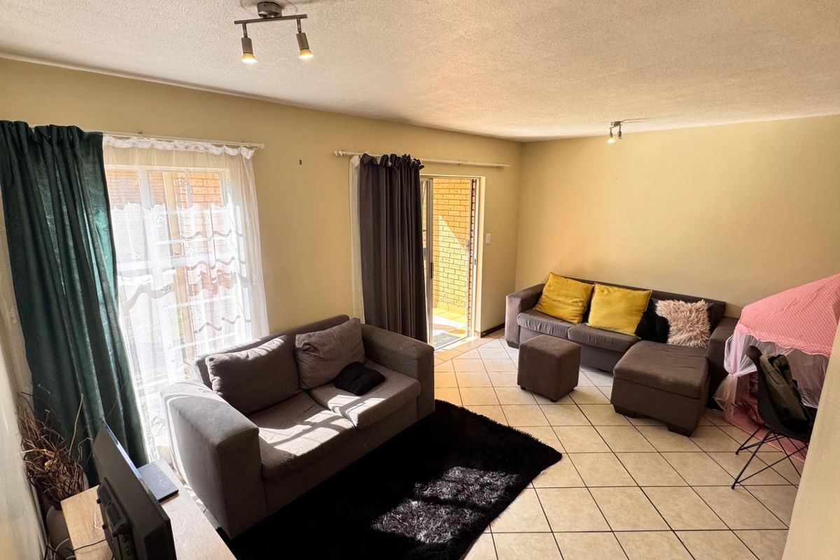 2 Bedroom 1 Bathroom Apartment ground floor!!!! - Photo 3