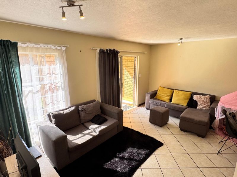 2 Bedroom 1 Bathroom Apartment ground floor!!!! - Photo 3