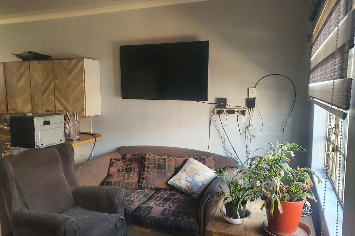 Priced to Go! Modern 2-Bedroom Gem with Solar, JoJo Tank & camera security.... - Photo 3