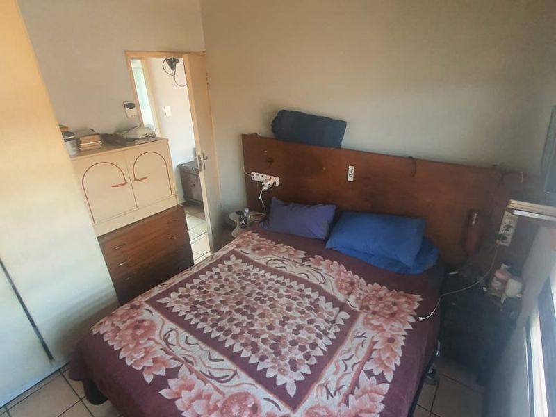 Priced to Go! Modern 2-Bedroom Gem with Solar, JoJo Tank & camera security.... - Photo 10