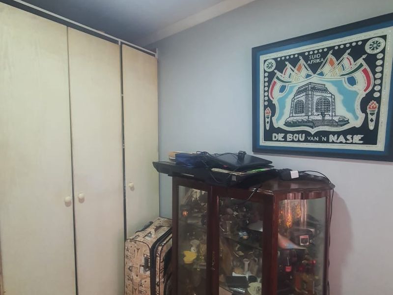 Priced to Go! Modern 2-Bedroom Gem with Solar, JoJo Tank & camera security.... - Photo 7