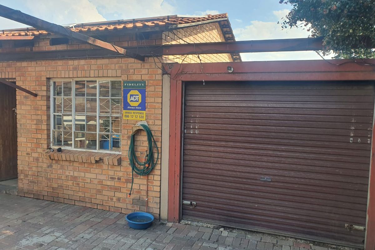 Priced to Go! Modern 2-Bedroom Gem with Solar, JoJo Tank & camera security.... - Photo 2