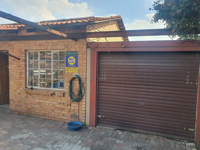 Priced to Go! Modern 2-Bedroom Gem with Solar, JoJo Tank & camera security.... - Photo 2