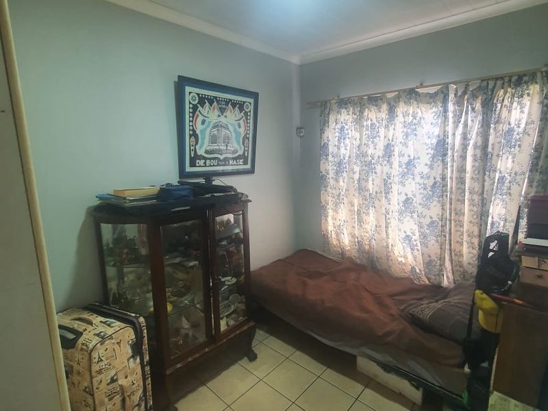 Priced to Go! Modern 2-Bedroom Gem with Solar, JoJo Tank & camera security.... - Photo 8