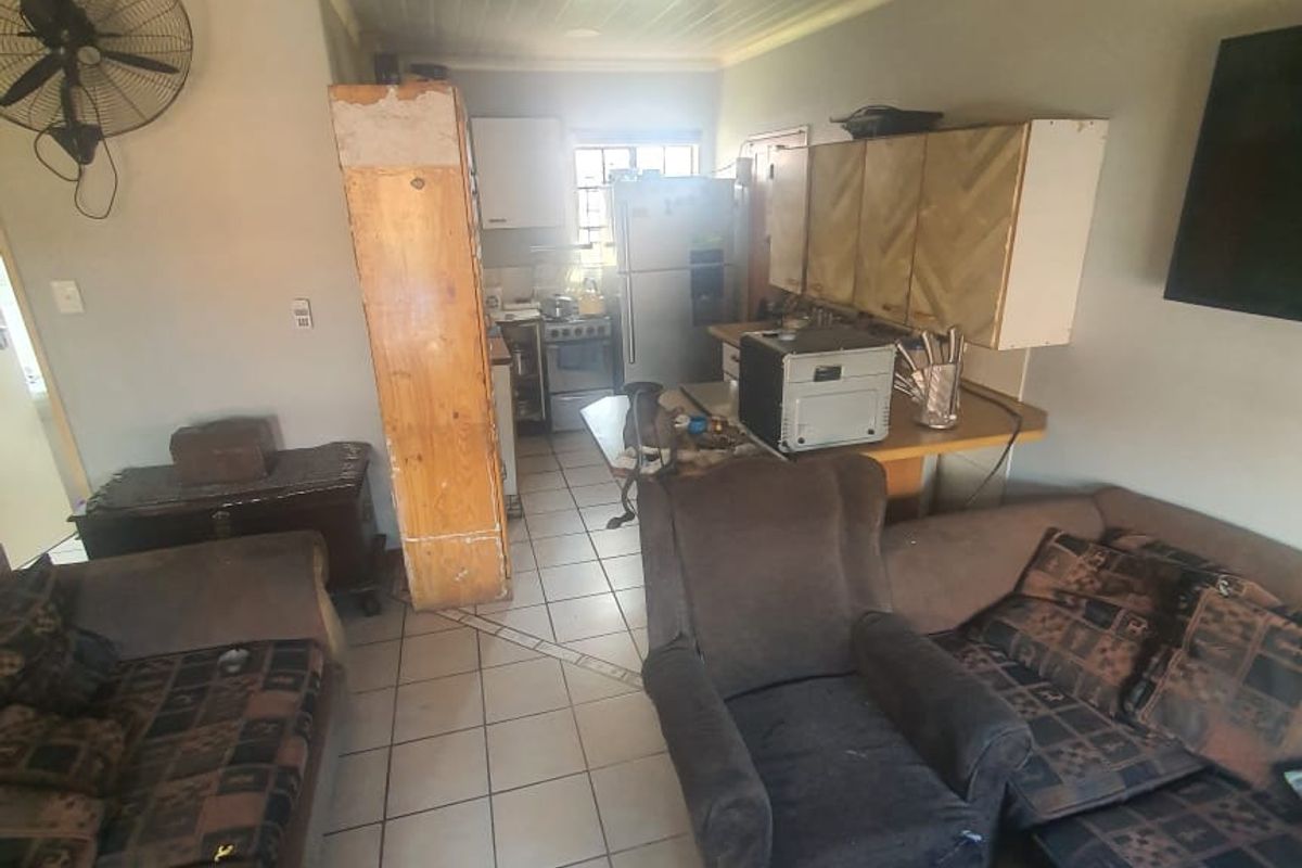 Priced to Go! Modern 2-Bedroom Gem with Solar, JoJo Tank & camera security.... - Photo 5