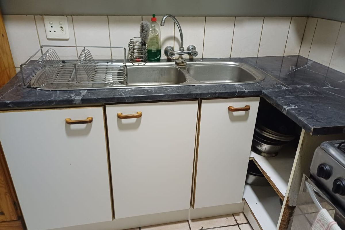 Priced to Go! Modern 2-Bedroom Gem with Solar, JoJo Tank & camera security.... - Photo 4