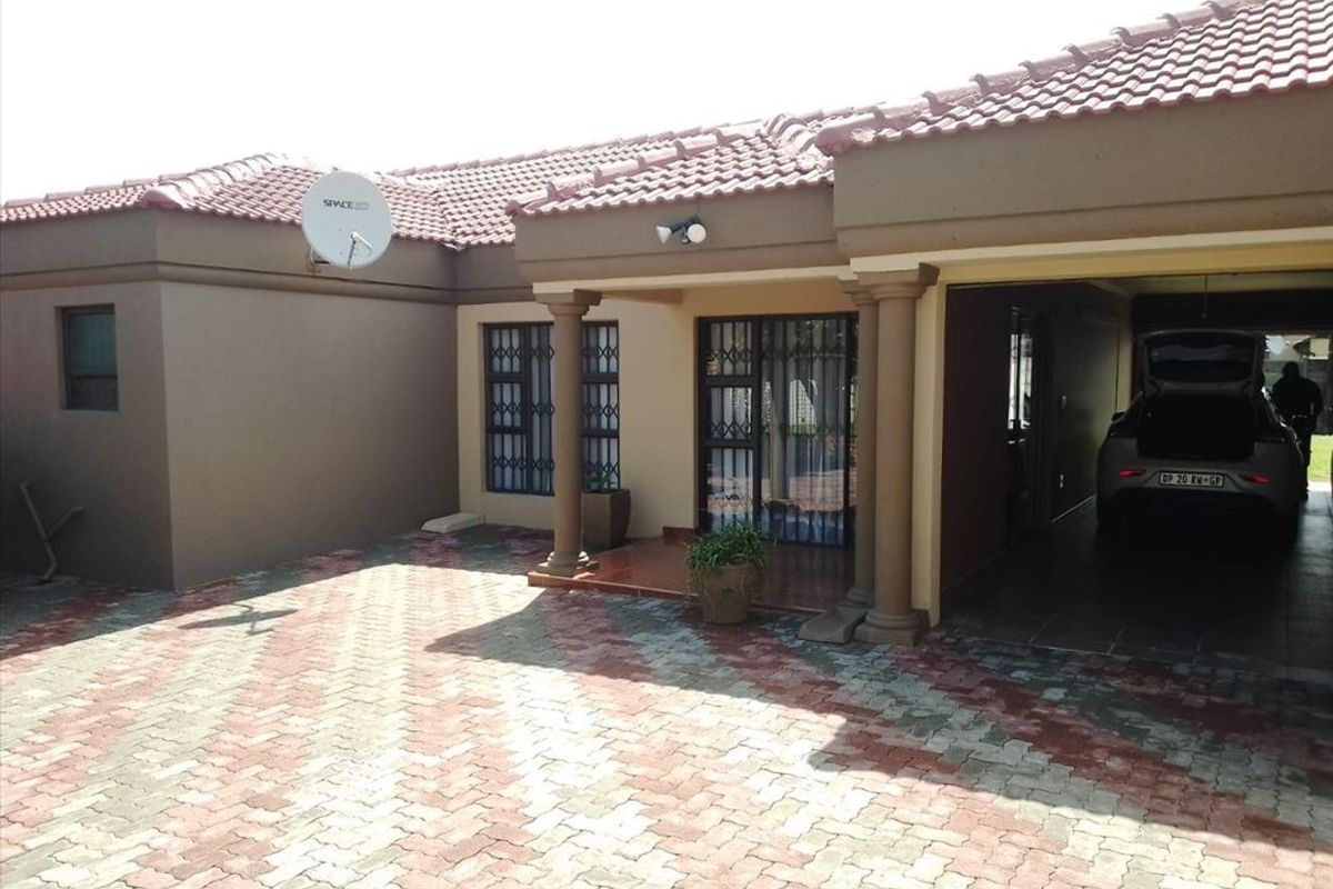 Spacious Family Home Overview - Photo 3