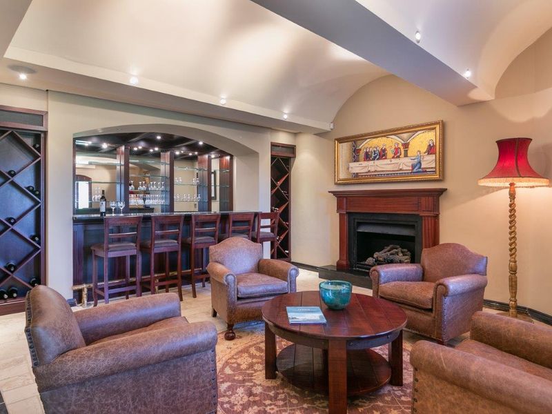 GRANDIOSE DAME WITH A DIFFERENCE - Photo 10