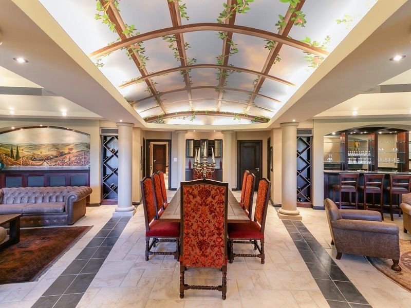 GRANDIOSE DAME WITH A DIFFERENCE - Photo 8