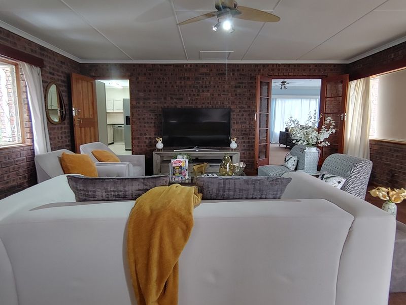 Enormous three-bedroom apartment in a highly sought-after, secure complex in Wembley. - Photo 5