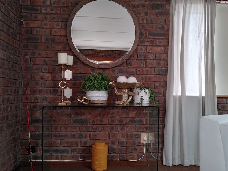 Enormous three-bedroom apartment in a highly sought-after, secure complex in Wembley. - Photo 3