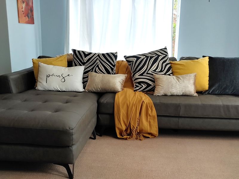 Enormous three-bedroom apartment in a highly sought-after, secure complex in Wembley. - Photo 9