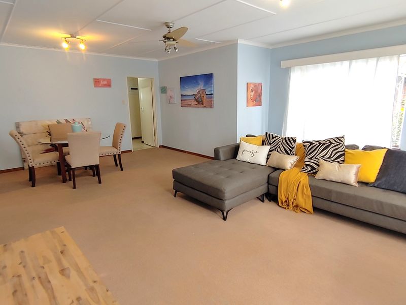 Enormous three-bedroom apartment in a highly sought-after, secure complex in Wembley. - Photo 8