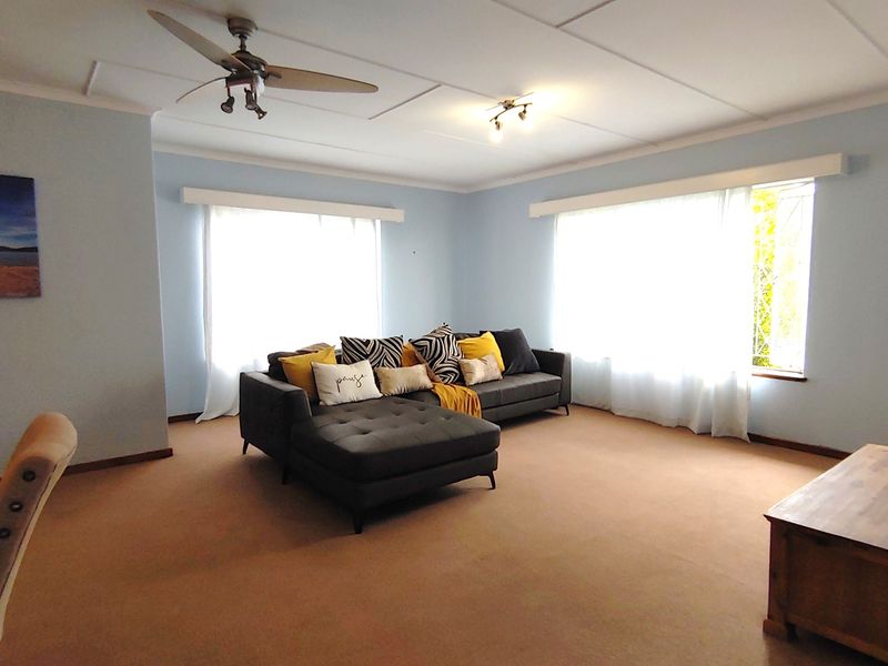 Enormous three-bedroom apartment in a highly sought-after, secure complex in Wembley. - Photo 7