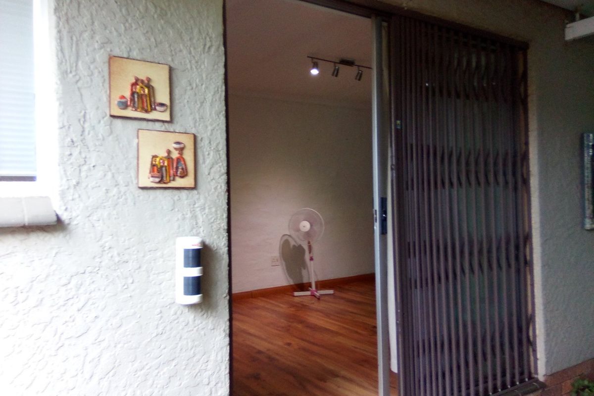 Bachelor Cottage/Studio available for Rent in Montgomery Park : Occupation Immediately - Photo 2