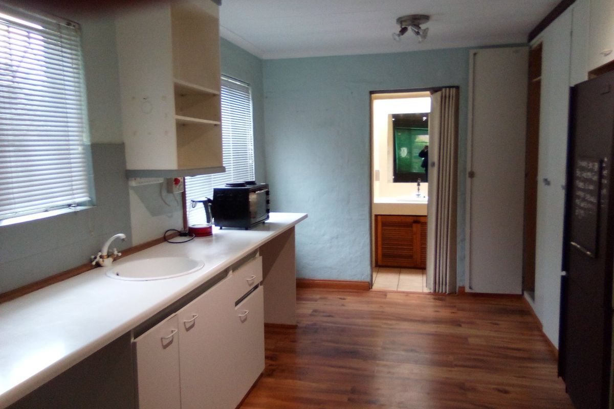 Bachelor Cottage/Studio available for Rent in Montgomery Park : Occupation Immediately - Photo 3
