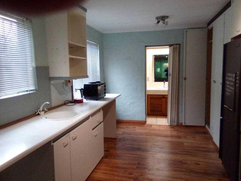 Bachelor Cottage/Studio available for Rent in Montgomery Park : Occupation Immediately - Photo 3