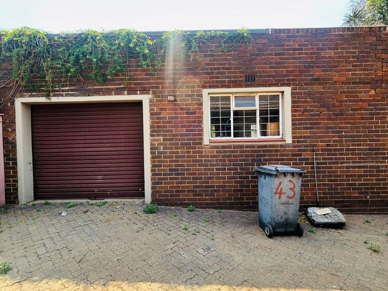 Beautiful 3 Bedroom house with a Large stand and Flatlet - Photo 2