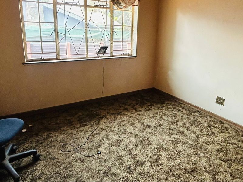 Beautiful 3 Bedroom house with a Large stand and Flatlet - Photo 9