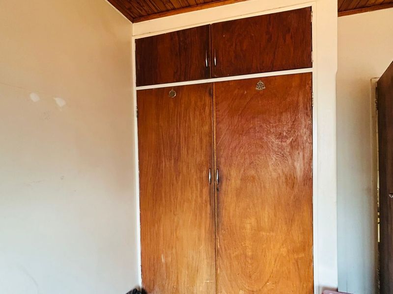 Beautiful 3 Bedroom house with a Large stand and Flatlet - Photo 7