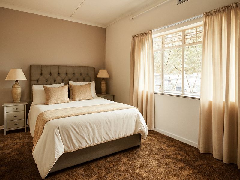 Beautiful 3 Bedroom house with a Large stand and Flatlet - Photo 6