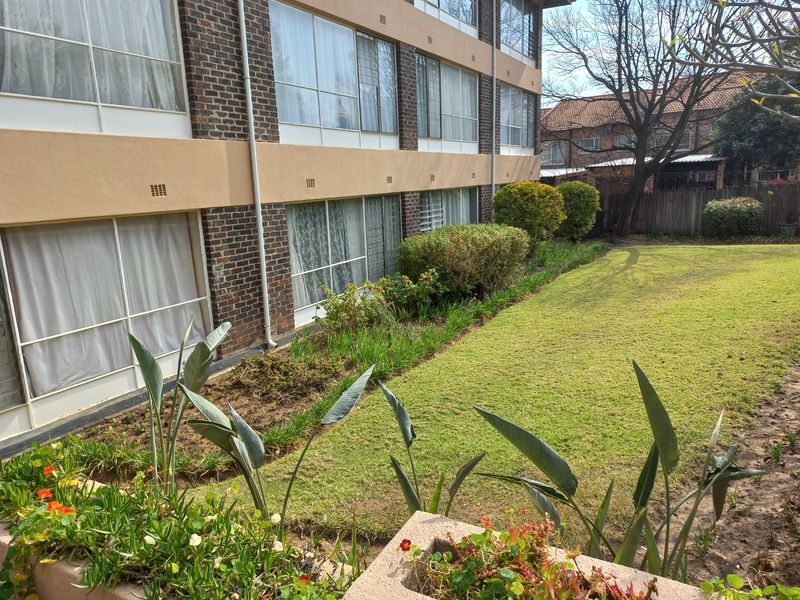 Spacious 1Bedroom, 1bath For Sale/ OPTION TO BUY 3 TO OWNER AT THE PREFERED PRICE - Photo 10