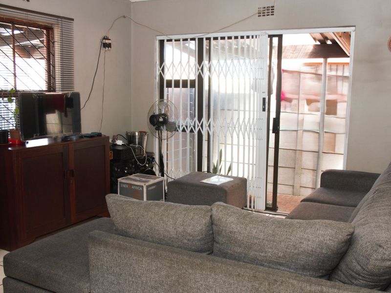 3-Bedroom Family Home in Highbury – Move-In Ready & Perfectly Priced - Photo 2