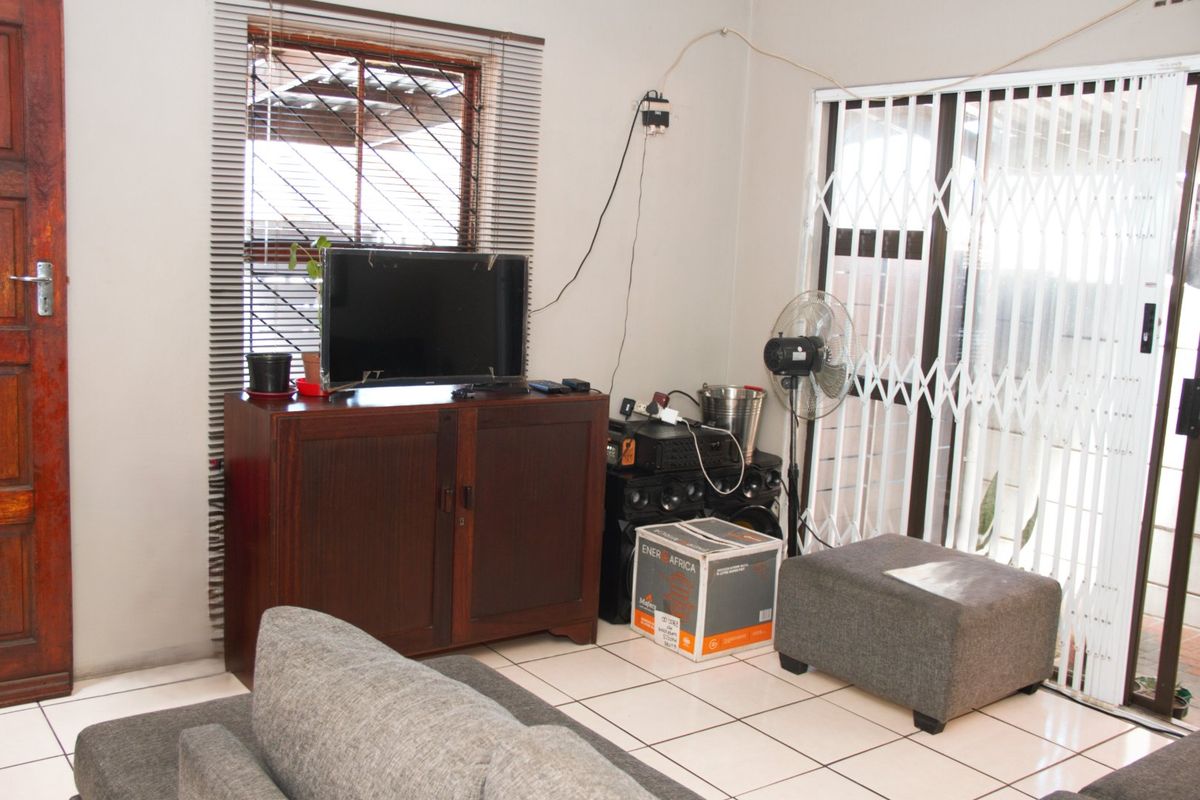 3-Bedroom Family Home in Highbury – Move-In Ready & Perfectly Priced - Photo 3