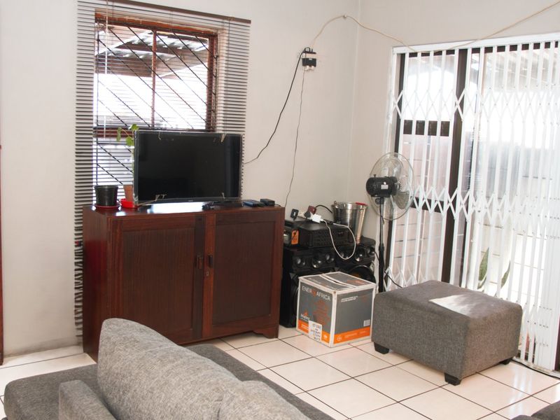 3-Bedroom Family Home in Highbury – Move-In Ready & Perfectly Priced - Photo 3