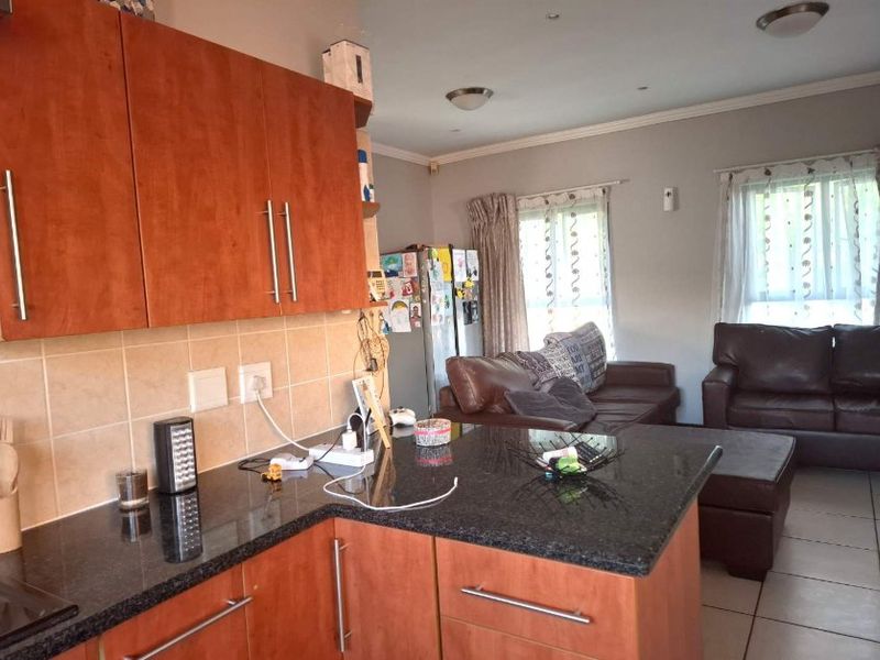 LOVELY 2 BEDROOM APARTMENT WITH BALCONY, BRAAI AREA - Photo 5