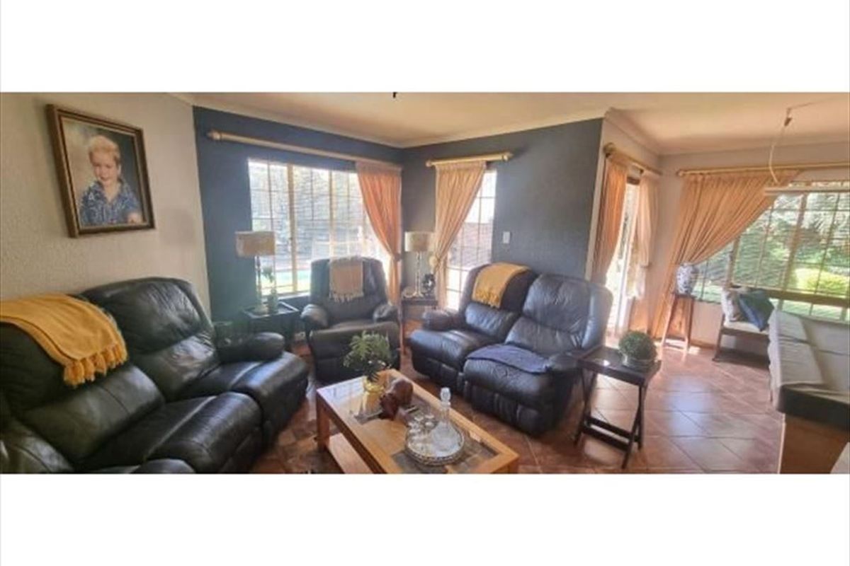 Elegant Family Home with Spacious Living Areas - Photo 2