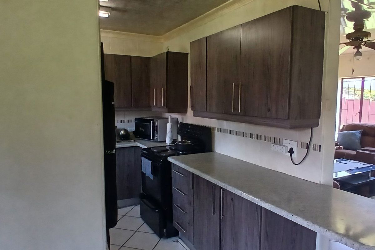 Dual Mandate - 3-Bedroom, 2-Bathroom Home for Sale - Photo 4