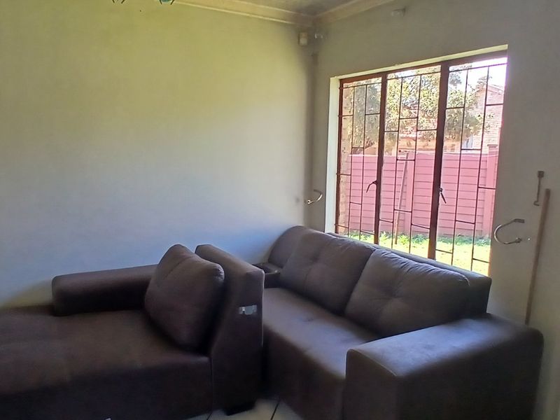 Dual Mandate - 3-Bedroom, 2-Bathroom Home for Sale - Photo 10