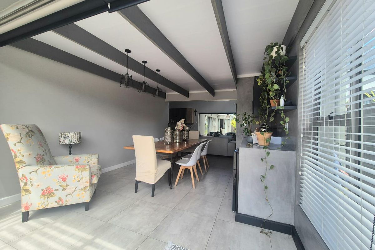 Modern living in Blue Mountain Village - Photo 5