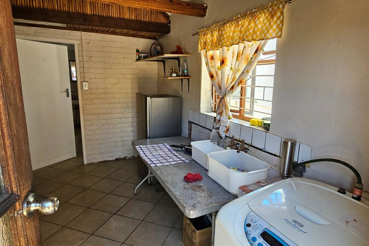 House/Business in the heart of Albertinia - Photo 2