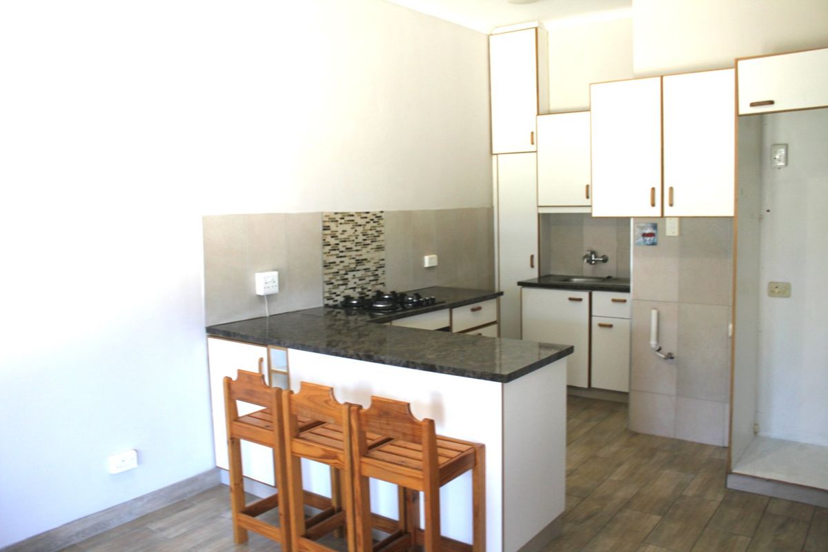 *IMMEDIATE RENTAL AVAILABILITY!*  - Photo 5