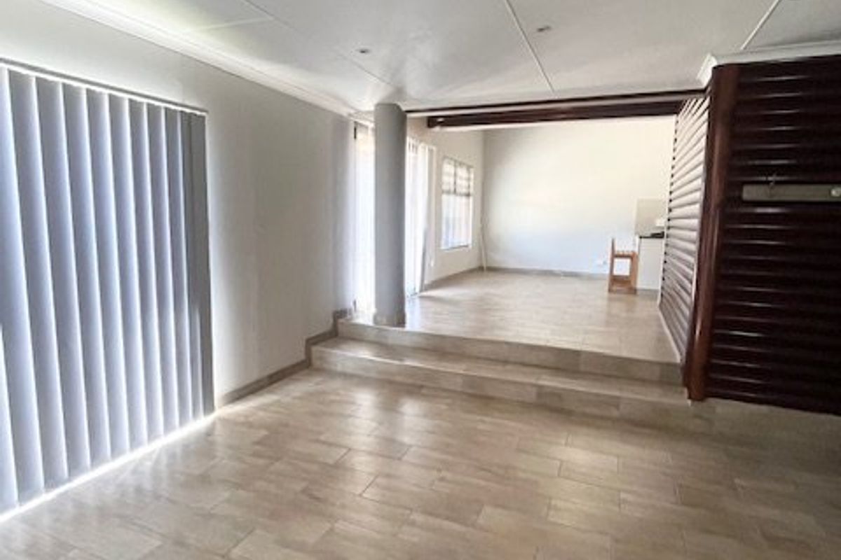 *IMMEDIATE RENTAL AVAILABILITY!*  - Photo 3